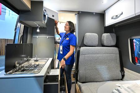 neuer ducato-ausbau mit großem hubbett im heck