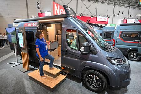 neuer ducato-ausbau mit großem hubbett im heck