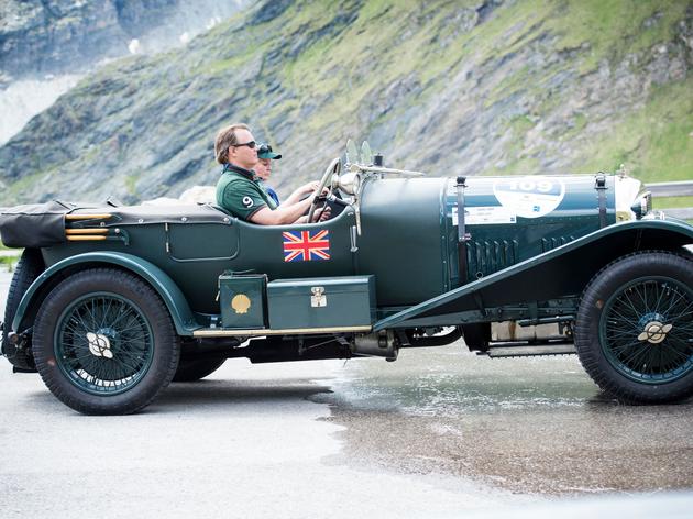 100 jahre alter verein lädt zum oldtimer-treffen: ein fahrzeug ist sogar noch älter