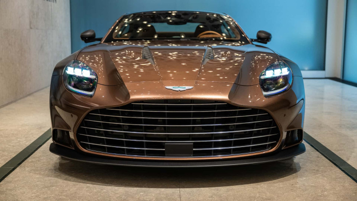 neuer aston martin vanquish (2025): der v12 lebt weiter