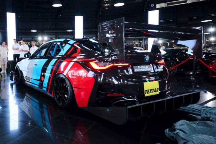 bmw i4 racing: e-rennwagen auf dem weg zum pikes peak!