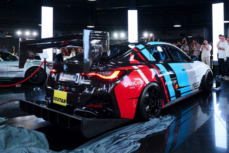 bmw i4 racing: e-rennwagen auf dem weg zum pikes peak!