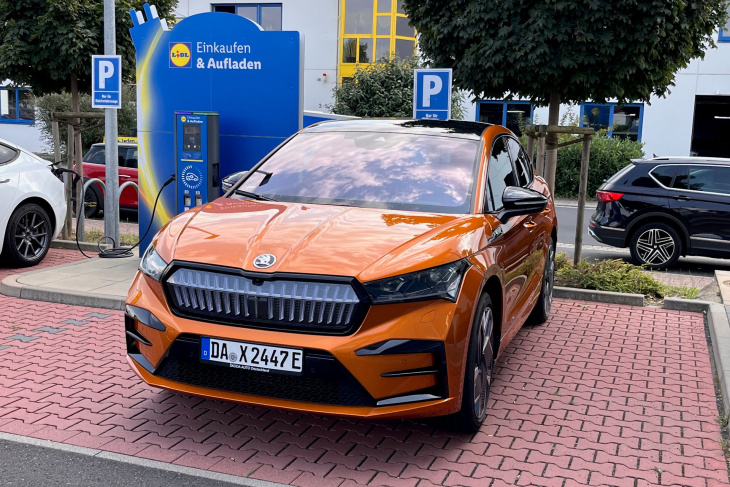 skoda enyaq coupé rs im test: agil und formschön