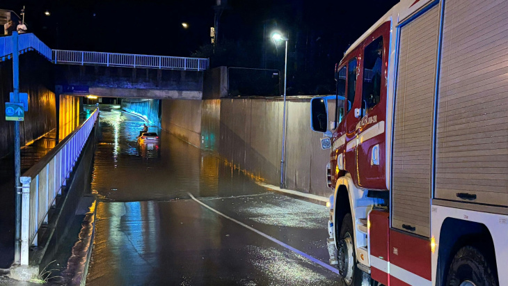 nicht schon wieder! mercedes-fahrer lernt nicht dazu