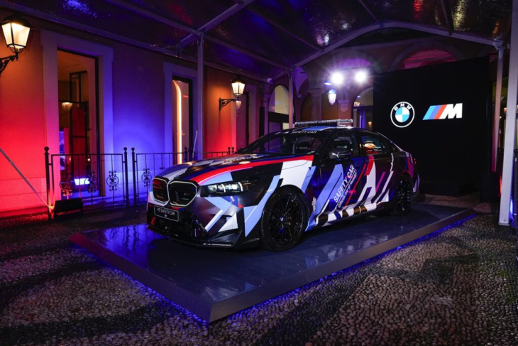 motogp safety car: bmw m5 g90 im rennsport-look