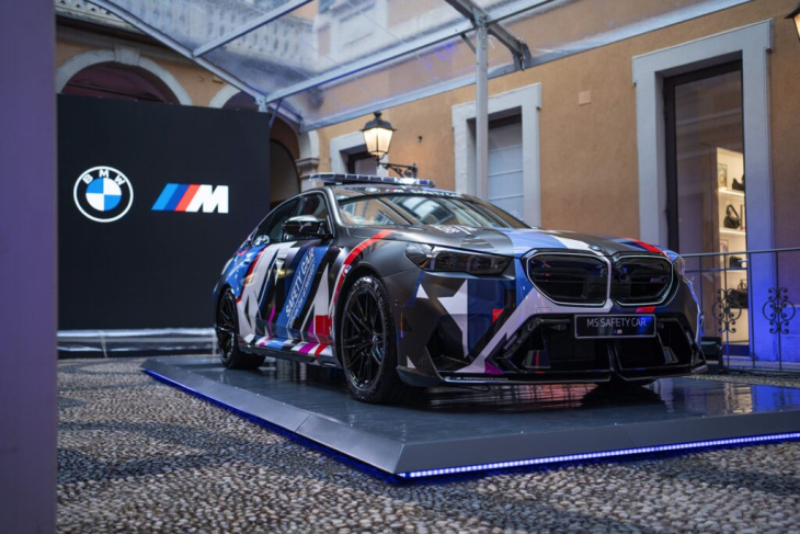 motogp safety car: bmw m5 g90 im rennsport-look