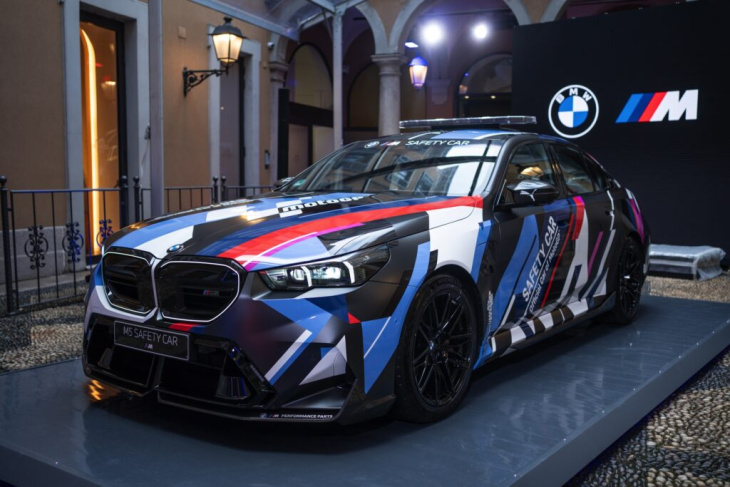 motogp safety car: bmw m5 g90 im rennsport-look