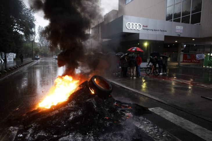 vw-tochter: erpressung und feuer-blockade! audi-mitarbeiter mit irren aktionen – jetzt droht mächtig ärger