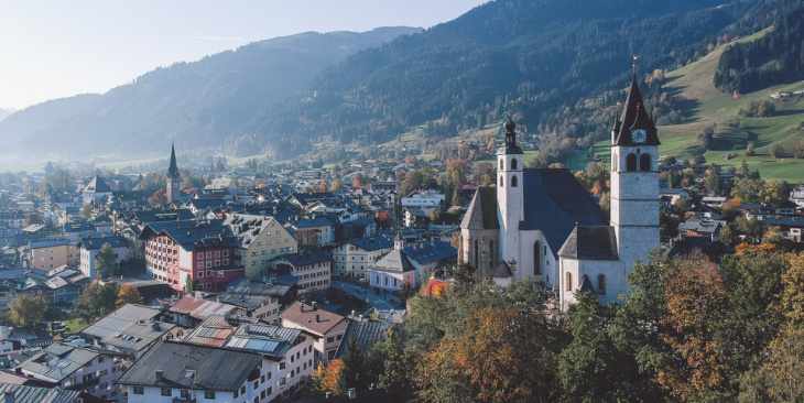 aus going geworfener porsche-manager jetzt in kitzbühel