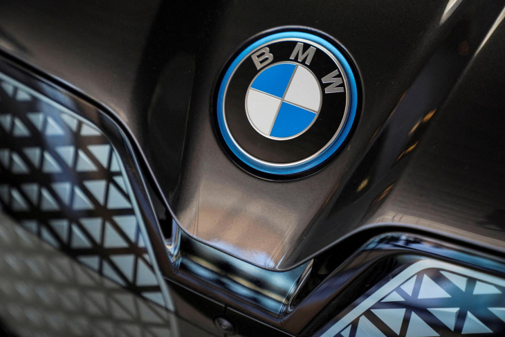 bmw ruft bis zu 1,5 millionen autos zurück und kappt prognose