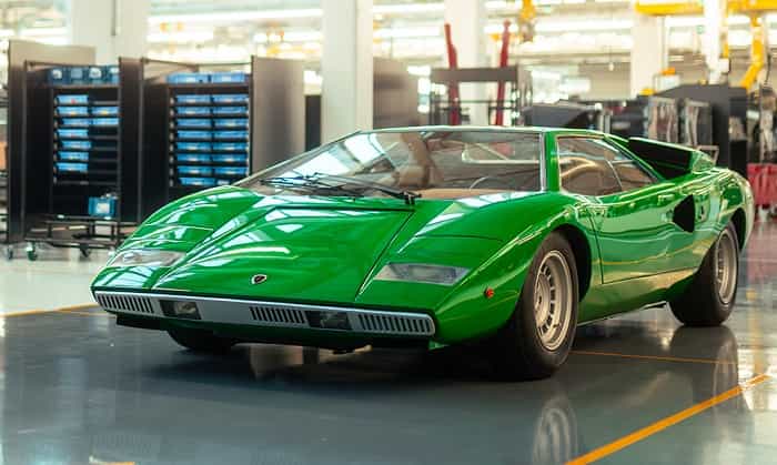 lamborghini feiert das 50-jährige jubiläum des ikonischen modells countach