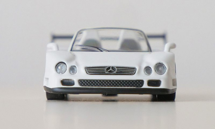 miniatur-mercedes mit vielen details