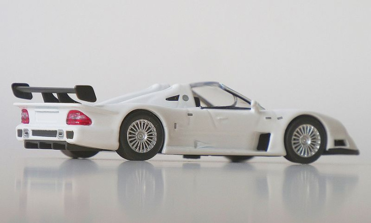 miniatur-mercedes mit vielen details