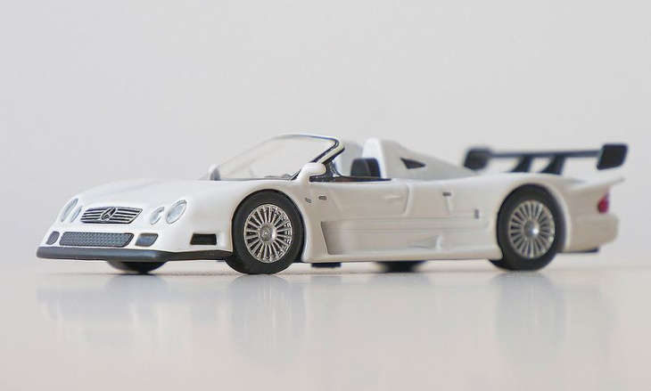 miniatur-mercedes mit vielen details