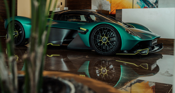 fernando alonsos aston martin valkyrie