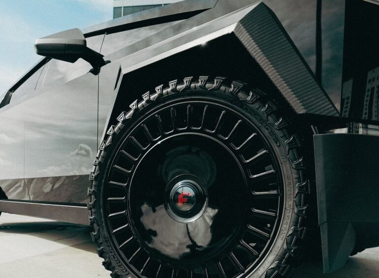 effortless motors zeigt tesla cybertruck mit widebody-kit