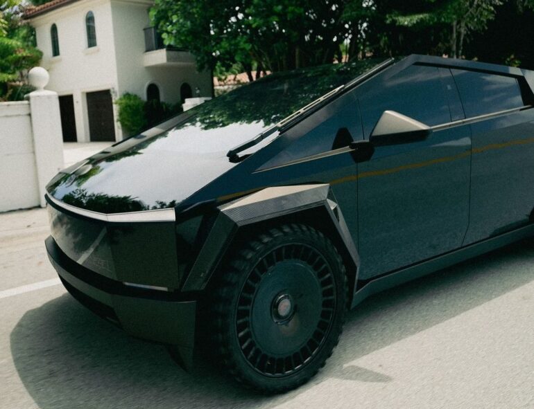 effortless motors zeigt tesla cybertruck mit widebody-kit