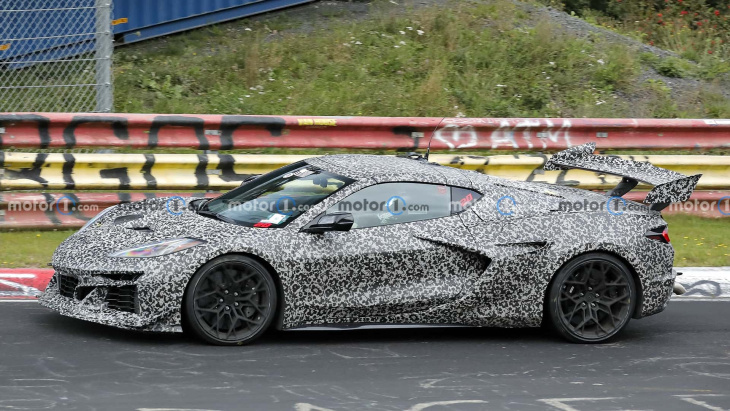 chevrolet corvette zora (2025) als erlkönig erwischt