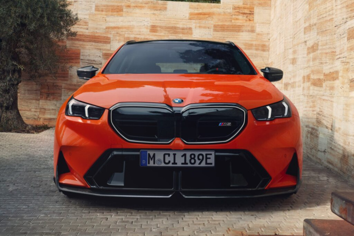 bmw m5 touring: feuerorange & m performance parts am g99