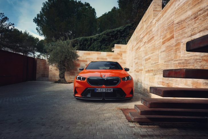 bmw m5 touring: feuerorange & m performance parts am g99