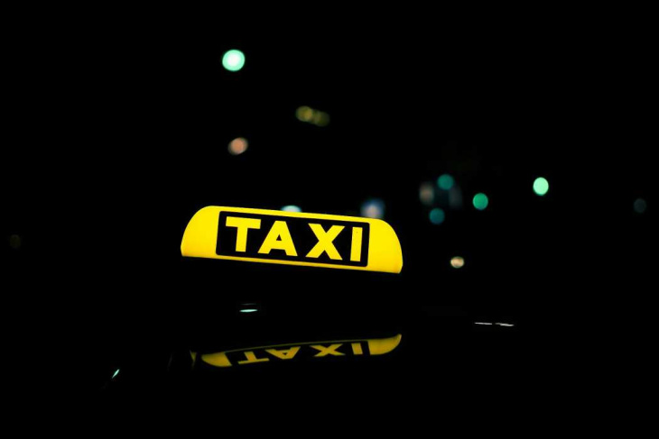 auseinandersetzung um hohe taxi-rechnung eskaliert