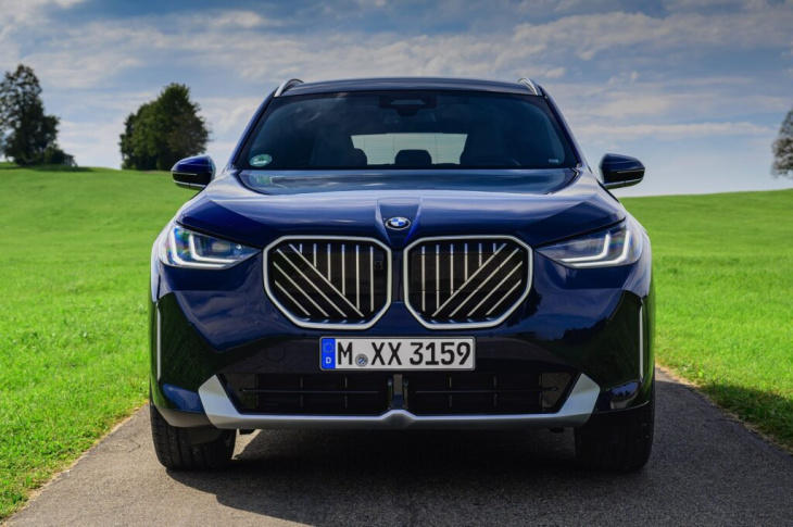 bmw x3 g45: fotos zeigen serien-look in tansanitblau