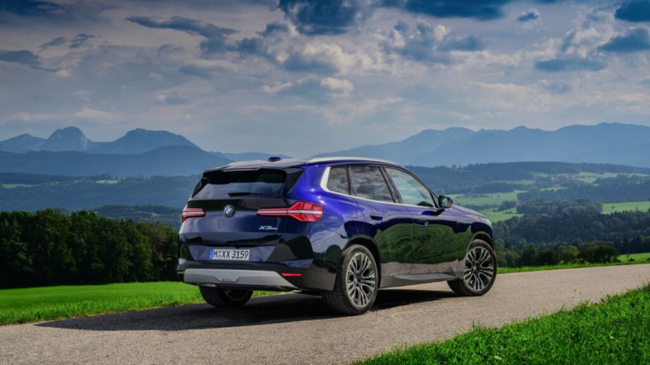 bmw x3 g45: fotos zeigen serien-look in tansanitblau