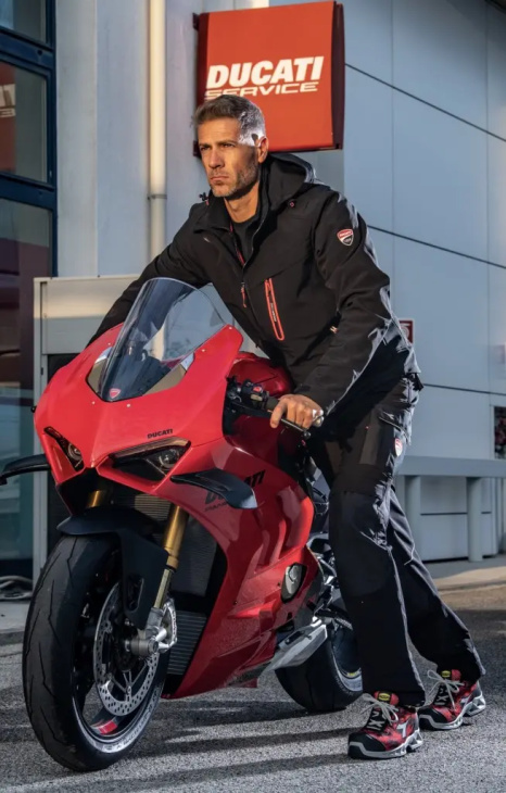 das trägt man in der ducati-box beim motogp