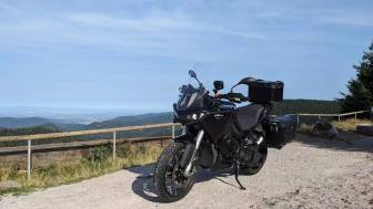 eine stunde laden, eine stunde fahren: test e-motorrad zero dsr/x black forest​