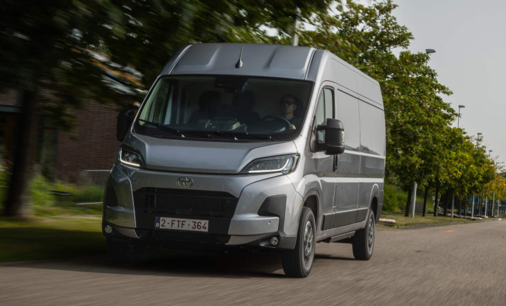 toyota proace max elektrisch. bis zu 537 kilometer reichweite