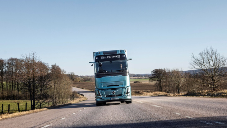 mehr akkukapazität als 9 teslas: dieser lkw schafft 600 km