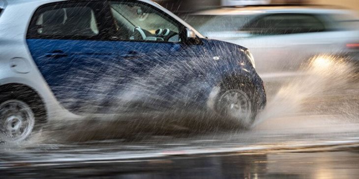 wechselsaison beginnt - bestimmte winterreifen ab oktober verboten - was autofahrer wissen müssen