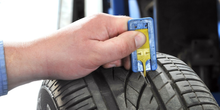 wechselsaison beginnt - bestimmte winterreifen ab oktober verboten - was autofahrer wissen müssen