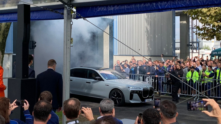 der terminator zu besuch im bmw werk steyr