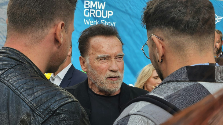 der terminator zu besuch im bmw werk steyr