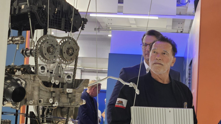 der terminator zu besuch im bmw werk steyr