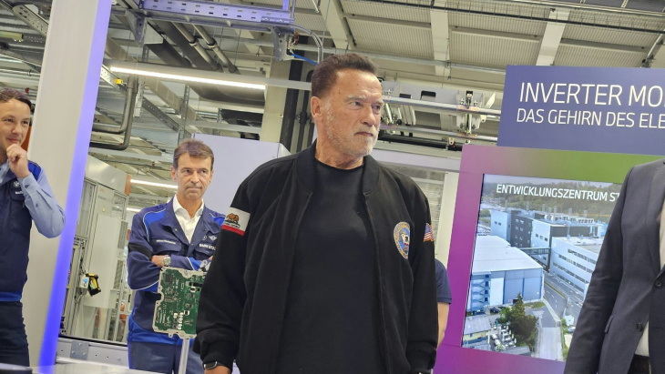 der terminator zu besuch im bmw werk steyr