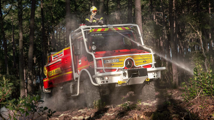 neues für die feuerwehr: mercedes unimog und atego auf firemobil