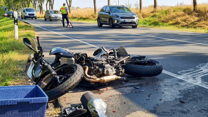 autofahrer übersieht motorrad auf der b 175