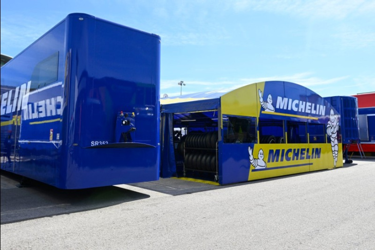 michelin entscheidet: neuer motogp-vorderreifen wird auf 2026 verschoben