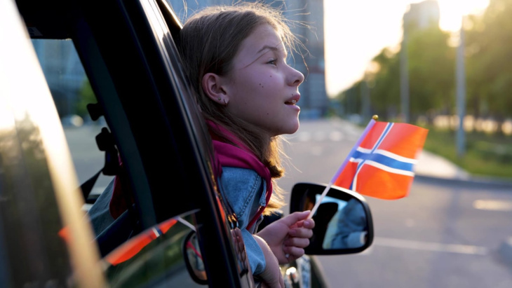 geniales verkehrsschild: dieses zeichen aus norwegen braucht deutschland dringend