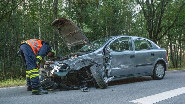 drei verletzte nach schwerem verkehrsunfall in spitzkunnersdorf