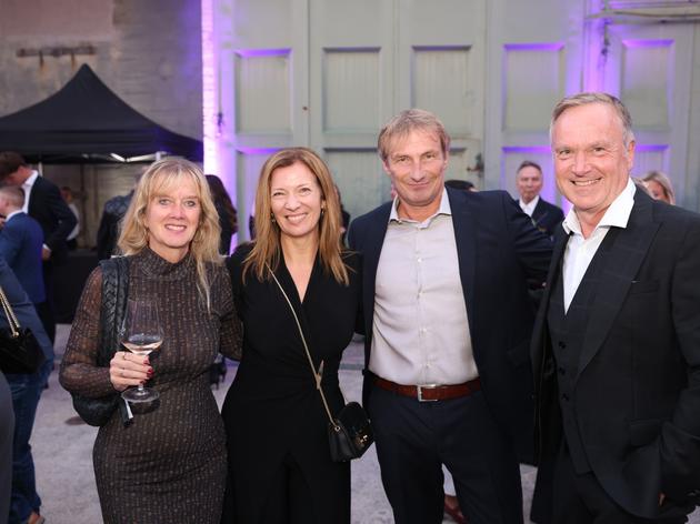 premiere in historischer kulisse: porsche zentrum kassel präsentiert den vollelektrischen macan