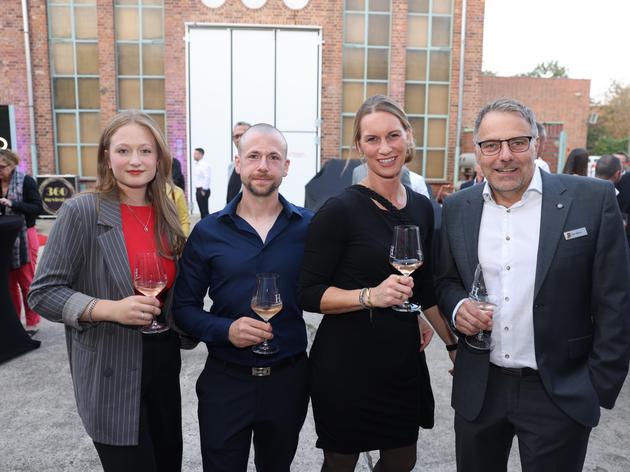 premiere in historischer kulisse: porsche zentrum kassel präsentiert den vollelektrischen macan