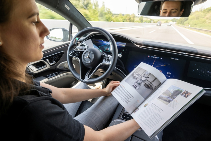 mercedes-benz: automatisiert über die autobahn auch ohne stau