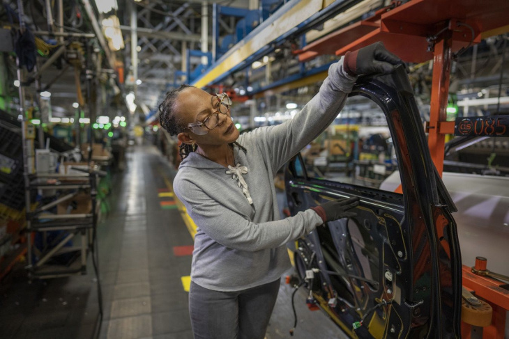 general motors entlässt 1695 mitarbeiter in zwei wellen