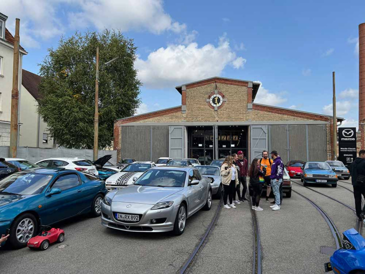 oldtimer und youngtimer vereint: mazda classic treffen im automobil museum frey