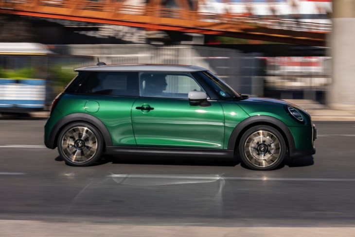 mini cooper c f66: dreizylinder glänzt in british racing green