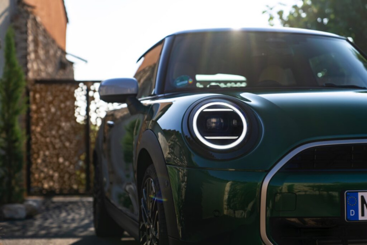 mini cooper c f66: dreizylinder glänzt in british racing green