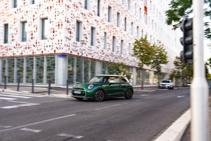 mini cooper c f66: dreizylinder glänzt in british racing green